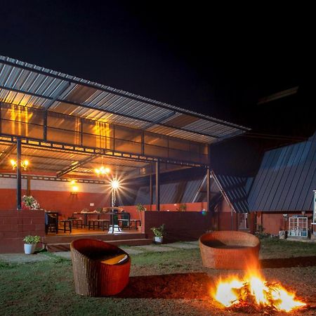 Stayvista At Golden Triangle Kabini With Bonfire, River View & Comp Beakfast Hampāpura Zewnętrze zdjęcie